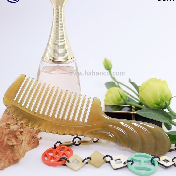 0Lược sừng xuất Nhật -(Size: L - 19cm) Răng thưa cho tất cả các loại tóc - Horn Comb - Chăm sóc tóc