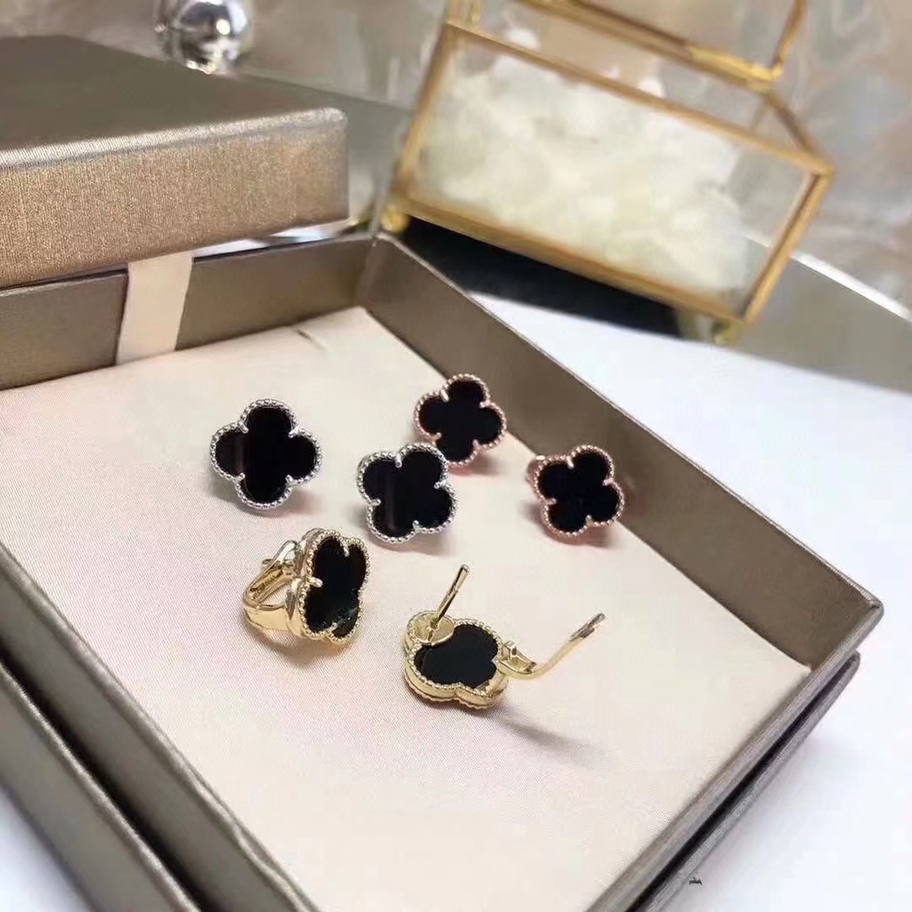 Đôi Khuyên Tai Hình Cỏ Bốn Lá Vỏ Sò