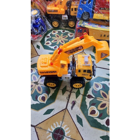 Cẩu múc màu vàng siêu to ,cẩu công trình