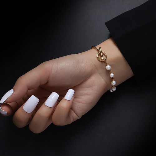 Lắc Tay Nữ Titan Ko Đen TT 3349