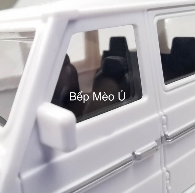 Xe ô tô trang trí bánh kem