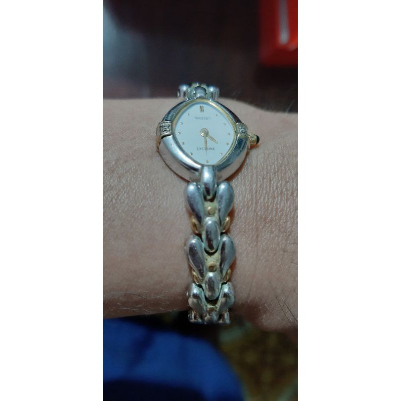 Đồng hồ Seiko Nữ lắc tay hàng si