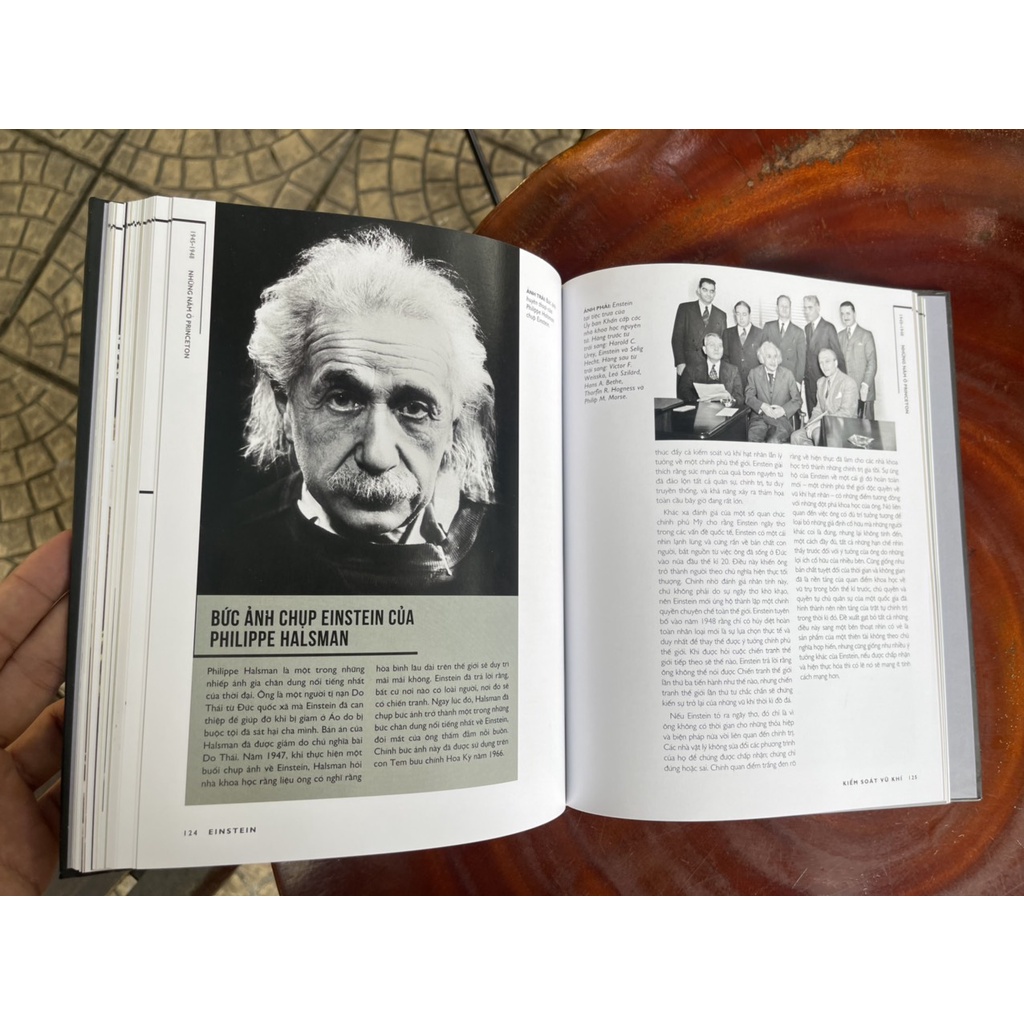 Sách - (bìa cứng in màu) Einstein – Walter Isaacson – Tân Việt books