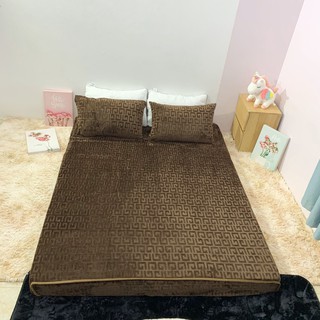 THẢM CHỮ VẠN TRẢI GIƯỜNG