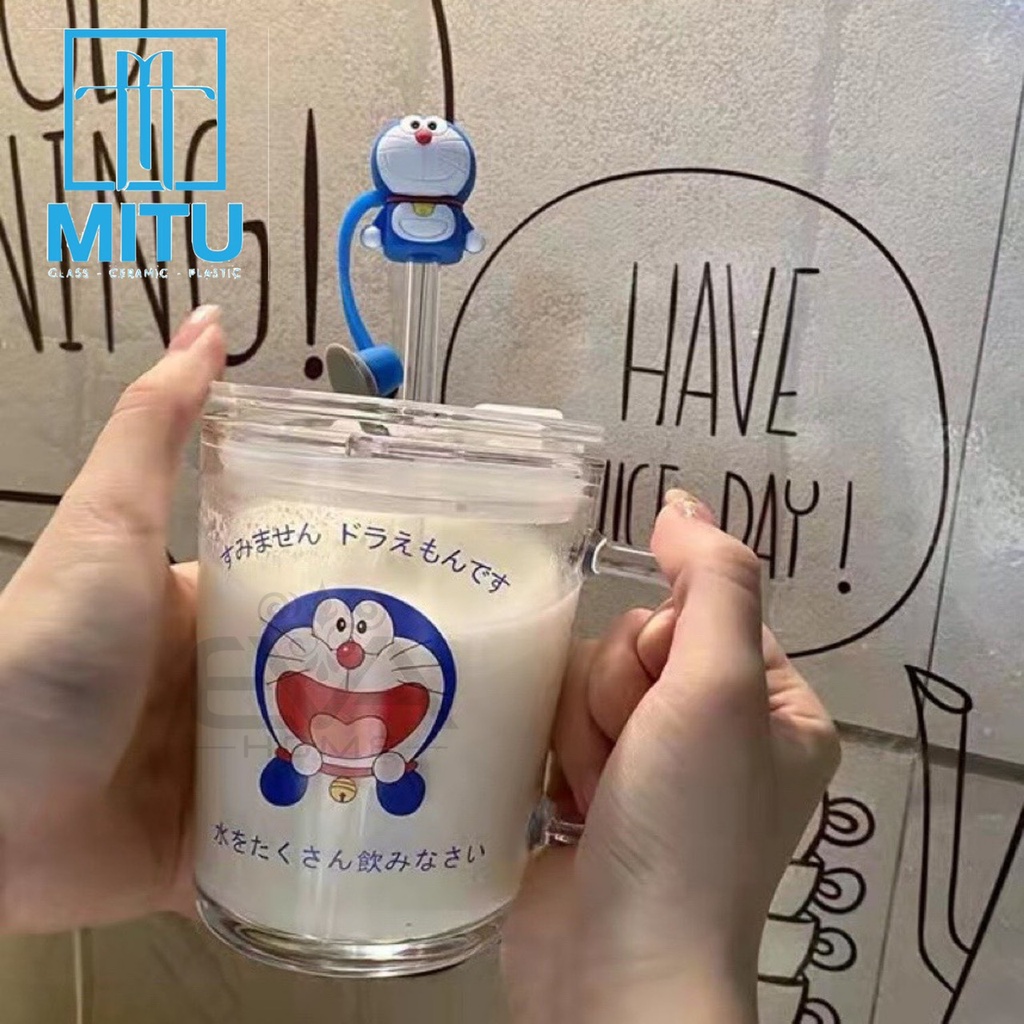 Ly Quai Thuỷ Tinh Có Vạch Chia 350 Ml Pha Sữa Hình Mèo Máy Doremon Kèm Nắp Đậy Ống Hút Silicone Cute Cao Cấp SP585