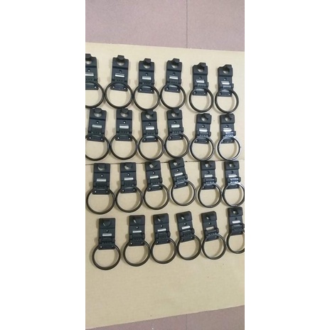 Để ly nước sau ghế xe khách