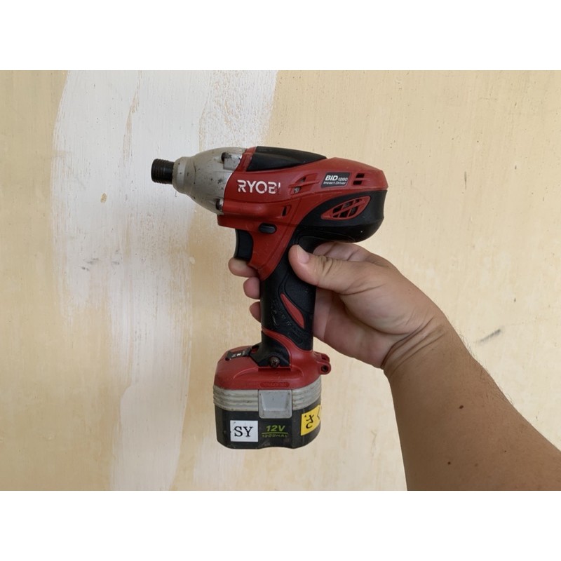 Bắn vít Ryobi BId-1260 12V (bán thân máy)