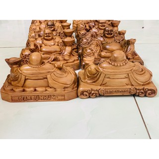 Tượng Di lặc để xe gỗ bách xanh