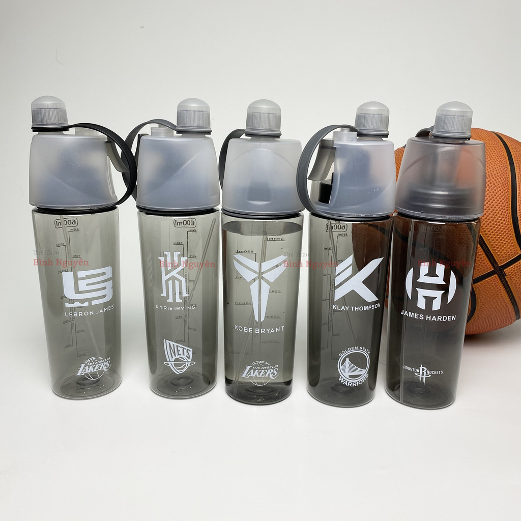 Bình nước bóng rổ NBA có xịt phun sương 600ml nhựa Tritan an toàn đựng thực phẩm Kobe Lebron Kyrie Irving Curry ////