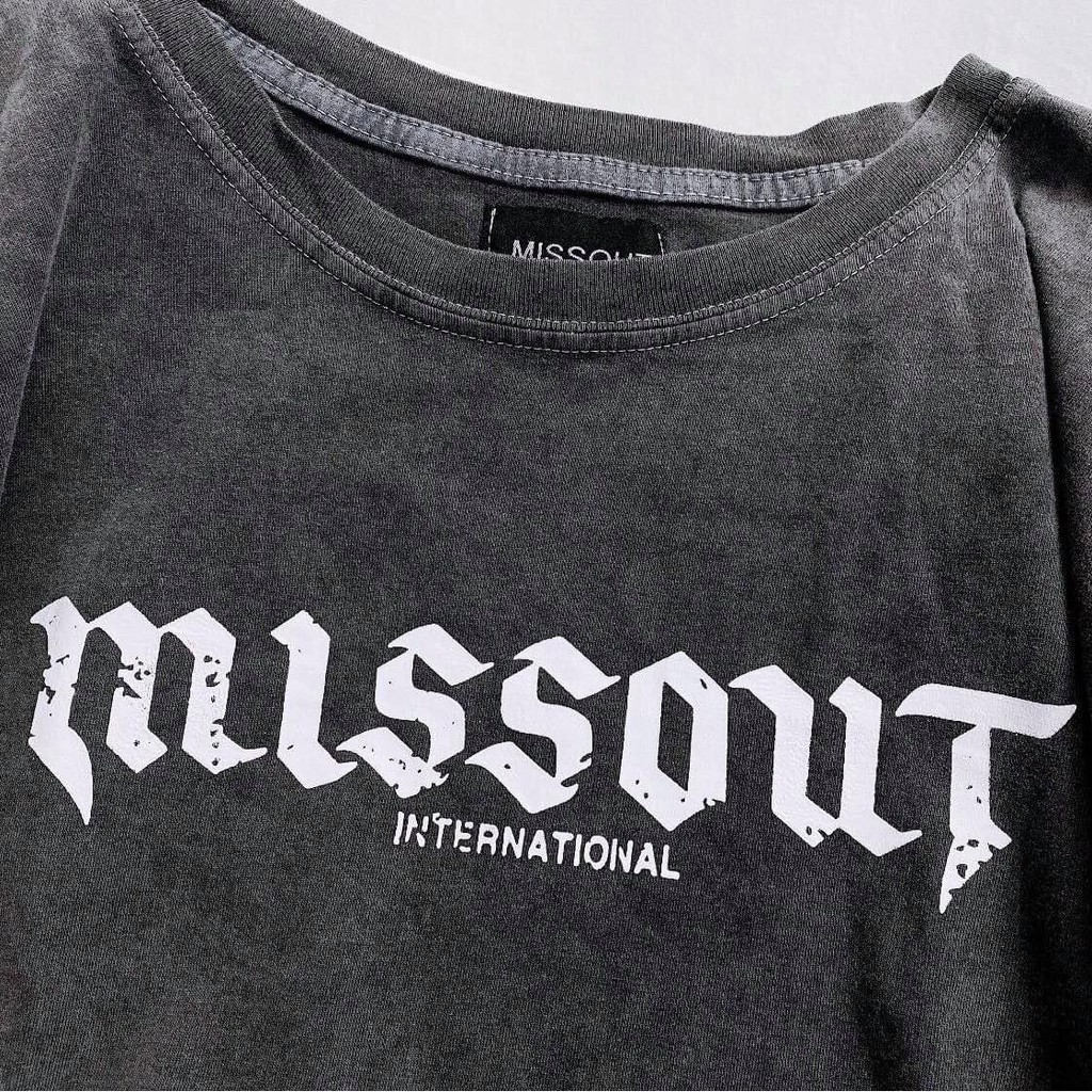 ÁO THUN MISSOUT LOANG XÁM
