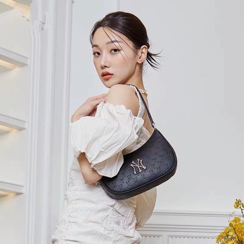Túi Kẹp Nách MLB Monogram Ẩn Hai Màu