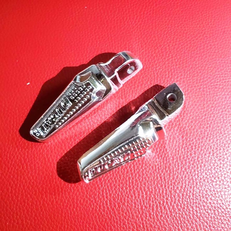 GÁC CHÂN SAU NHÔM KIỂU DUCATI BẠC