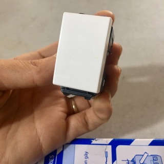Hạt công tắc đảo chiều ( hạt cầu thang ) panasonic