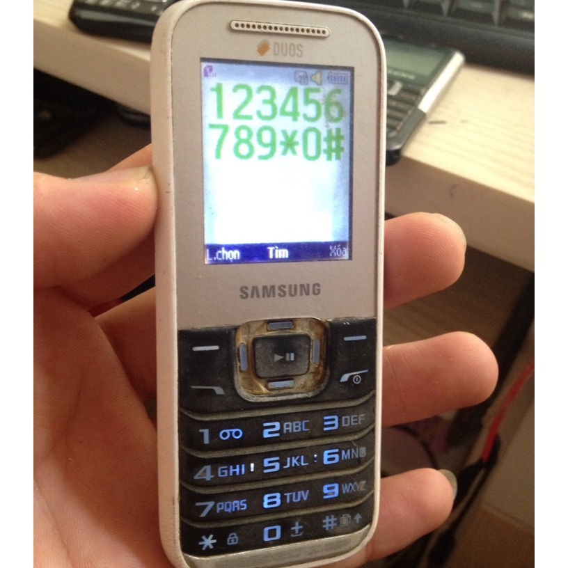 Xác SAMSUNG E1232B k pin,lên màn hơi phản quang,phím bấm ok,gắn sjm có sóng, nhưng gọi k thấy gì,bán xác ae lấy đồ