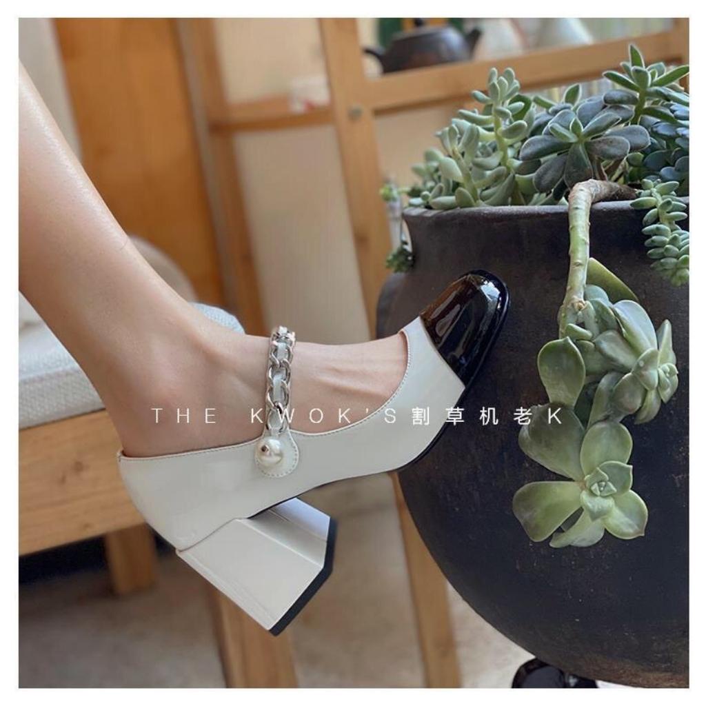 Giày miu miu quai xích búp bê gót vuông 7 phân đế vuông da bóng sang chảnh đốn tim nhiều chị em hot trend 2022