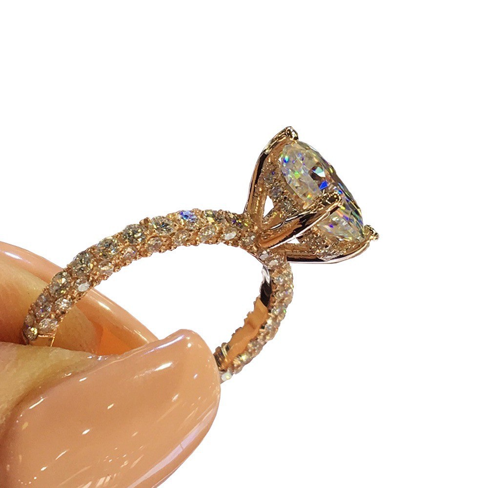 Nhẫn đính hôn kim cương thiết kế sang trọng cho nữ