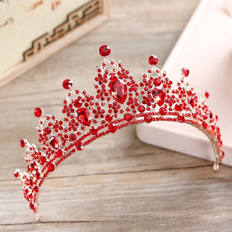 Vương miện cô dâu đính đá pha lê sang trọng