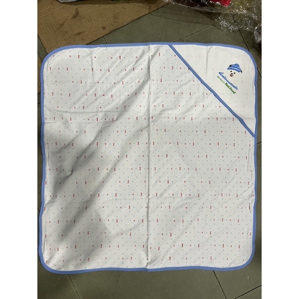 Khăn choàng tắm cho bé - quà từ nutifood