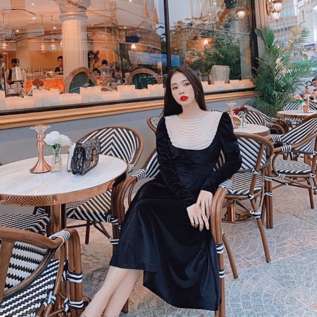 Đầm cổ ngọc đen sang chảnh