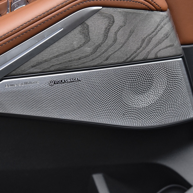 Set 4 / 8 Miếng Dán 3D Bằng Nhôm Trang Trí Loa Xe Hơi Toyota