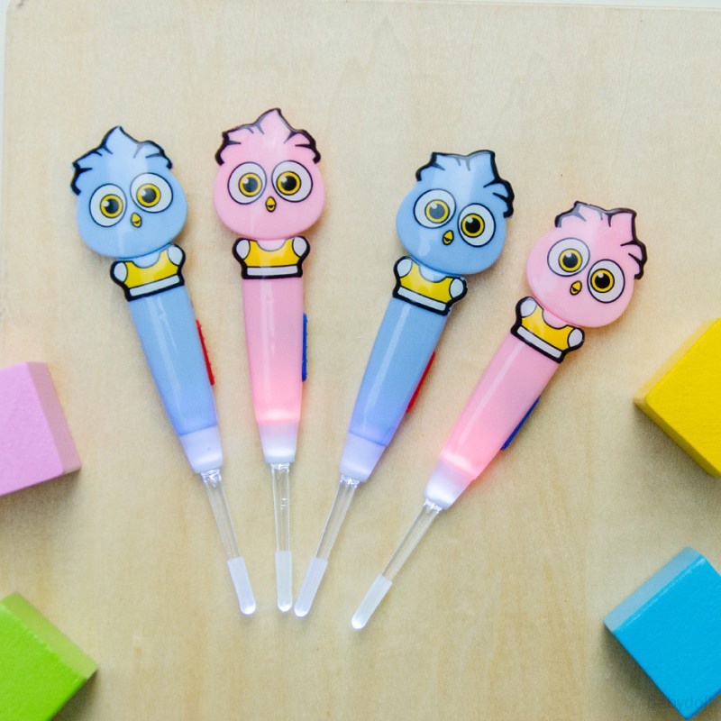 Dụng Cụ Lấy Ráy Tai Có Đèn Dạ Quang Hình Hoạt Hình Dễ Thương Cho Bé