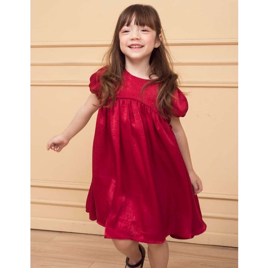 Đầm babydoll tay phồng chất liệu lụa bóng cho bé