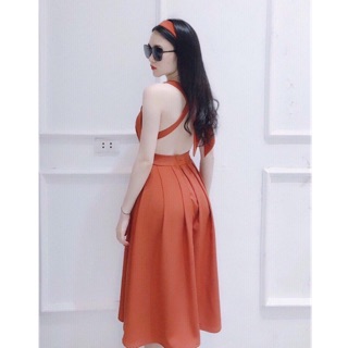 Váy hai dây hở lưng