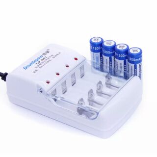 Combo sạc doublepow dp-b02 và 4 pin tiểu sạc doublepow aa 1200mah