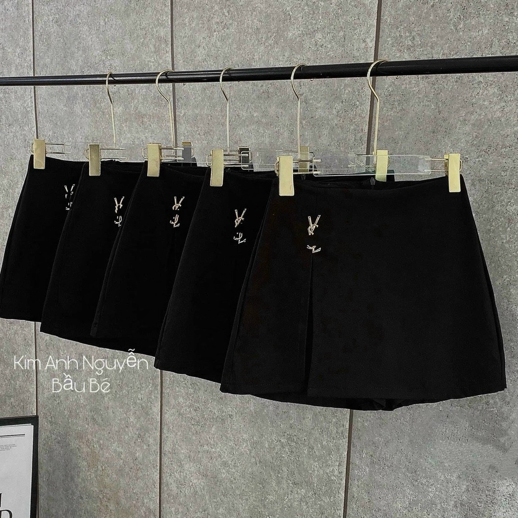 Chân váy chữ A đính cúc hoa chất sịn. Có quần lót trong bo chun không sợ lộ