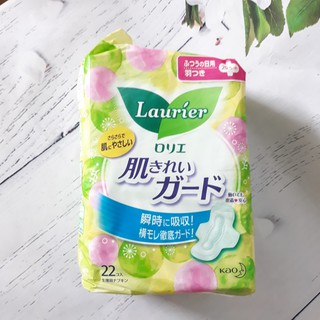 BĂNG VỆ SINH LAURIER BAN NGÀY CÓ CÁNH 22 MIẾNG NỘI ĐỊA NHẬT