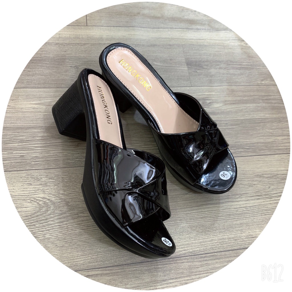 Dép nữ quai chéo da bóng siêu nhẹ cho các mẹ và bà sang chảnh