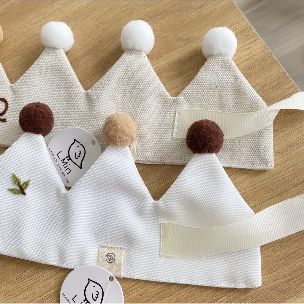 Vương miện thêu tên bé by l.min