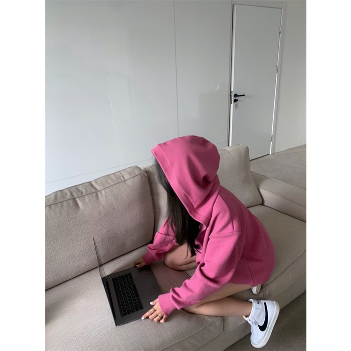 Áo hoodie cổ chữ V dáng rộng/ Áo hai dây/ Quần đùi lưng cao phong cách retro