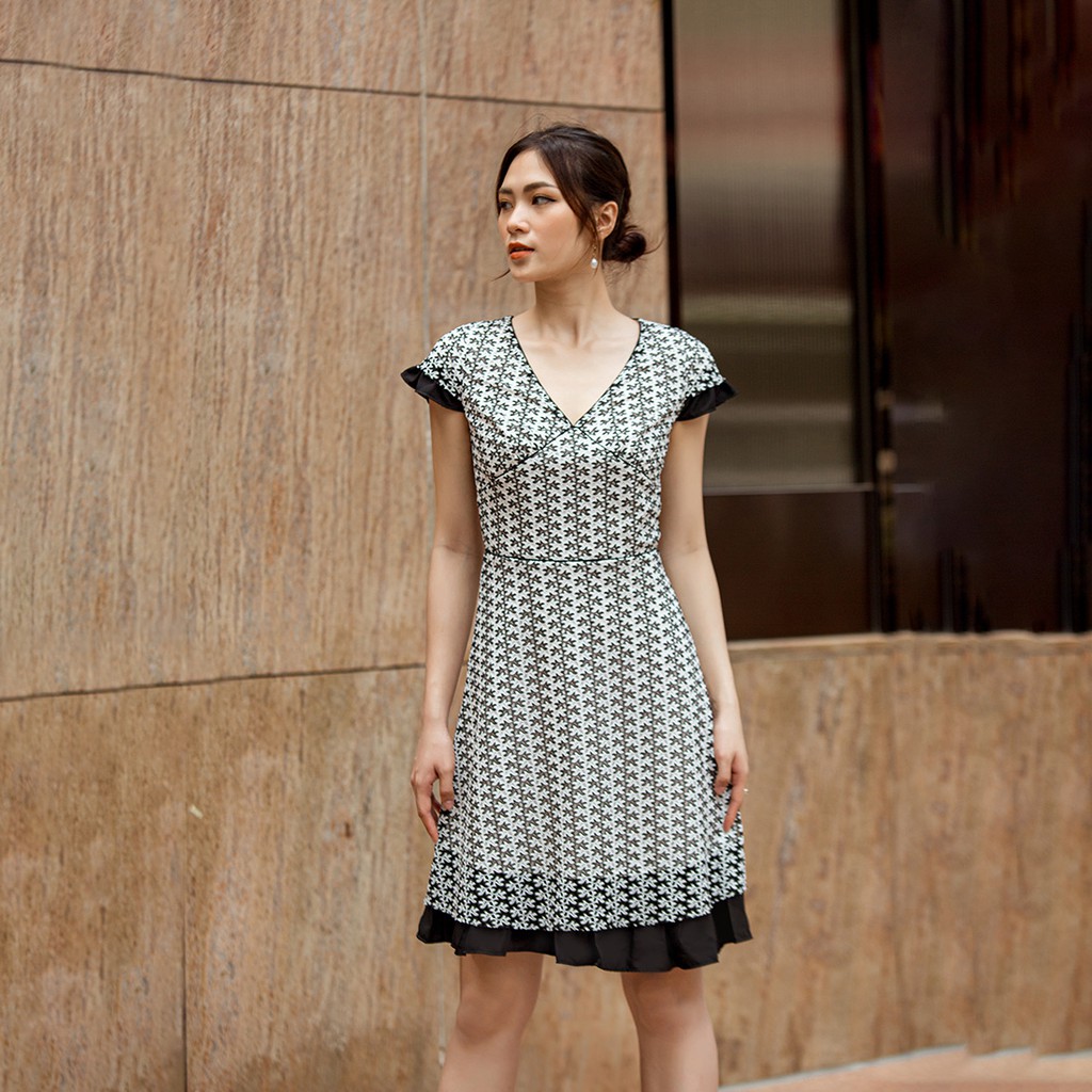 Đầm ren nữ đẹp thiết kế thời trang Eden dạng váy chứ a 2 lớp cổ chữ v tay ngắn mảnh mai sang trọng - D429