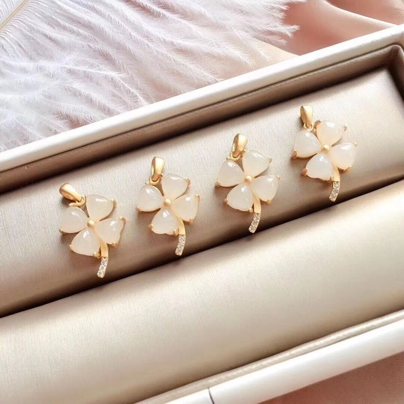 [Ready Stock]New White Jade Clover Pendant Fashion Necklace