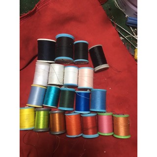 Combo 03 cuộn chỉ may nhật bãi, sợi chỉ nhỏ hơn nên mịn hơn các loại chỉ tại Việt Nam.