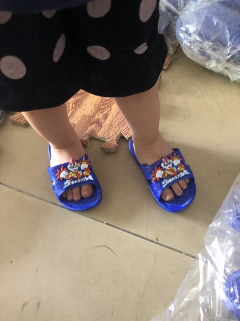 Dép cho bé siêu dẻo êm chân