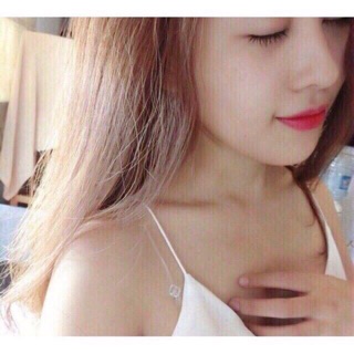 Một đôi dây áo, quai áo lót trong suốt