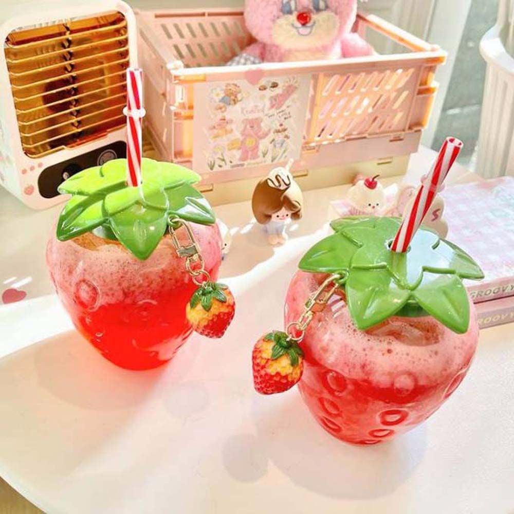 Bình Nước 500ml Họa Tiết Dâu Tây Hoạt Hình Dễ Thương