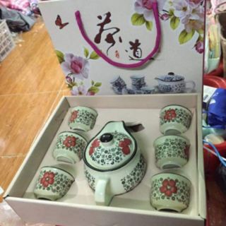 Chén nhật quà tặng 8/3 về gập kho kh ơi 
Chuyến này chén đẹp lung linh kh nhé
Hộp sang trọng lại hịn nữa ạ
Rất tiện dụng
