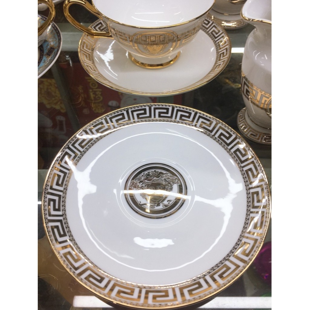 BỘ ẤM CHÉN SỨ XƯƠNG KÈM  BÌNH ĐƯỜNG RÓT SỮA VERSACE MÀU TRẮNG VIỀN VÀNG