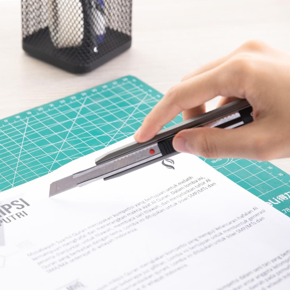 Dao rọc giấy kim loại Deli E2036