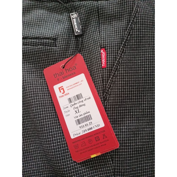 Quần tây Thái Hòa sọc caro fom ống đứng.