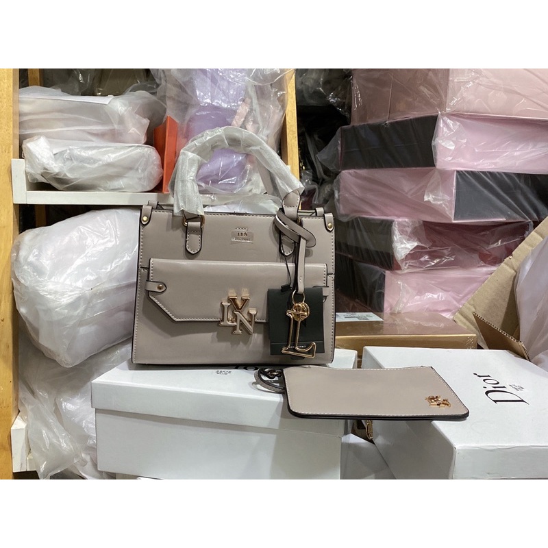 𝐓𝐮́𝐢 𝐭𝐚𝐲 𝐜𝐚̂̀𝐦 𝐋𝐲𝐧 𝐅𝐈𝐍𝐄𝐍𝐄𝐒𝐒