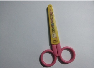 Kéo thủ công có nắp