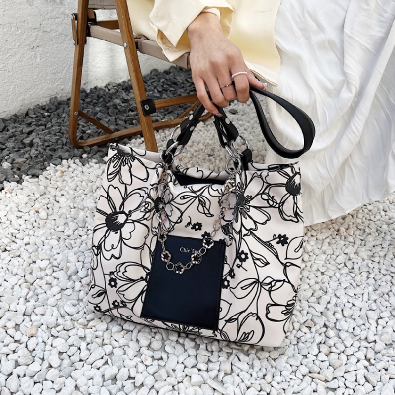 Túi Xách Vải canvas Cỡ Lớn Phối Dây Xích Đeo Vai Cá Tính Cho Nữ