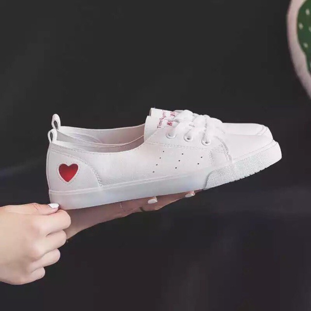Giày Nữ 💖FREESHIP📛 Giày Thể Thao Dáng Nữ Tính Điểm Hình Trái Tim Siêu Xinh, Giày Sneaker Phong Cách Hàn Quốc