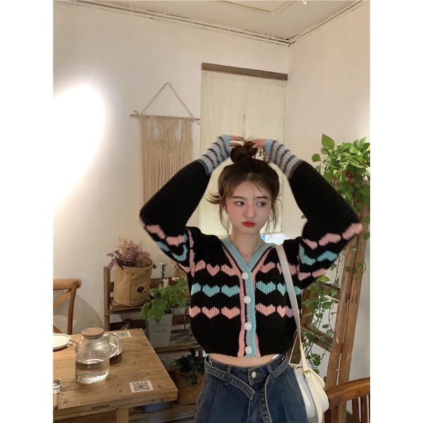 Áo khoác len lửng cổ tim họa tiết hình tim