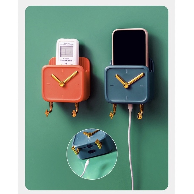 Kệ đựng remote dán tường hình ĐỒNG HỒ có rãnh sạc điện thoại &amp; 2 móc treo phụ kiện - Giá treo remote dán tường mẫu mới