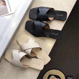 Dép bản quai chéo